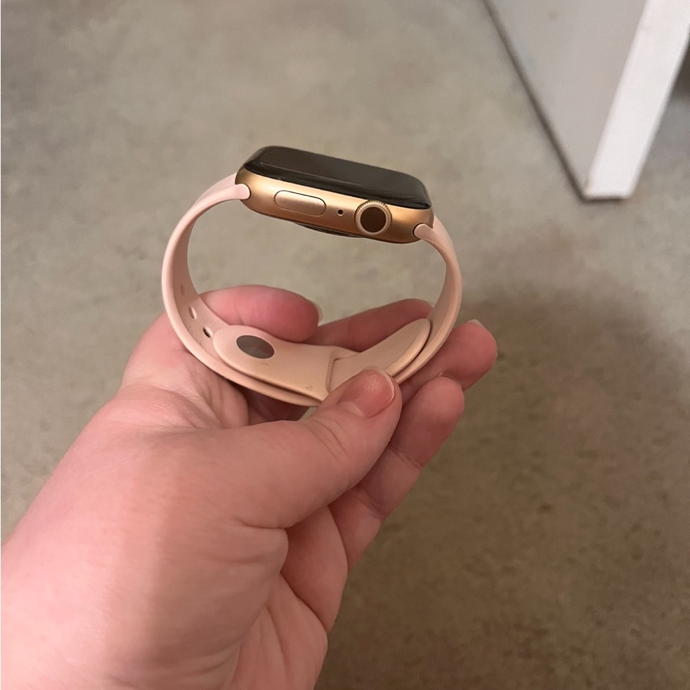 Apple Watch Series 6 in pink!!